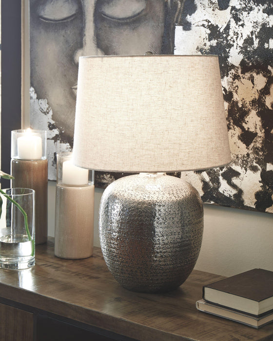 Magalie - Metal Table Lamp (1/cn)