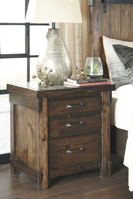 Lakeleigh - hree Drawer Night Stand