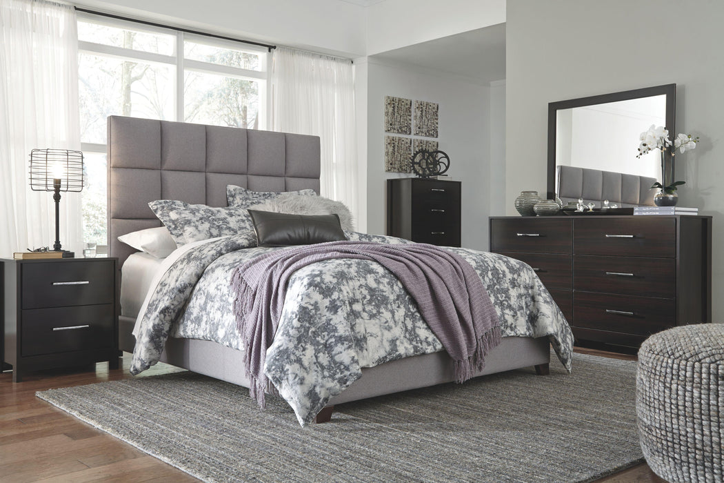 Dolante - Upholstered Bed