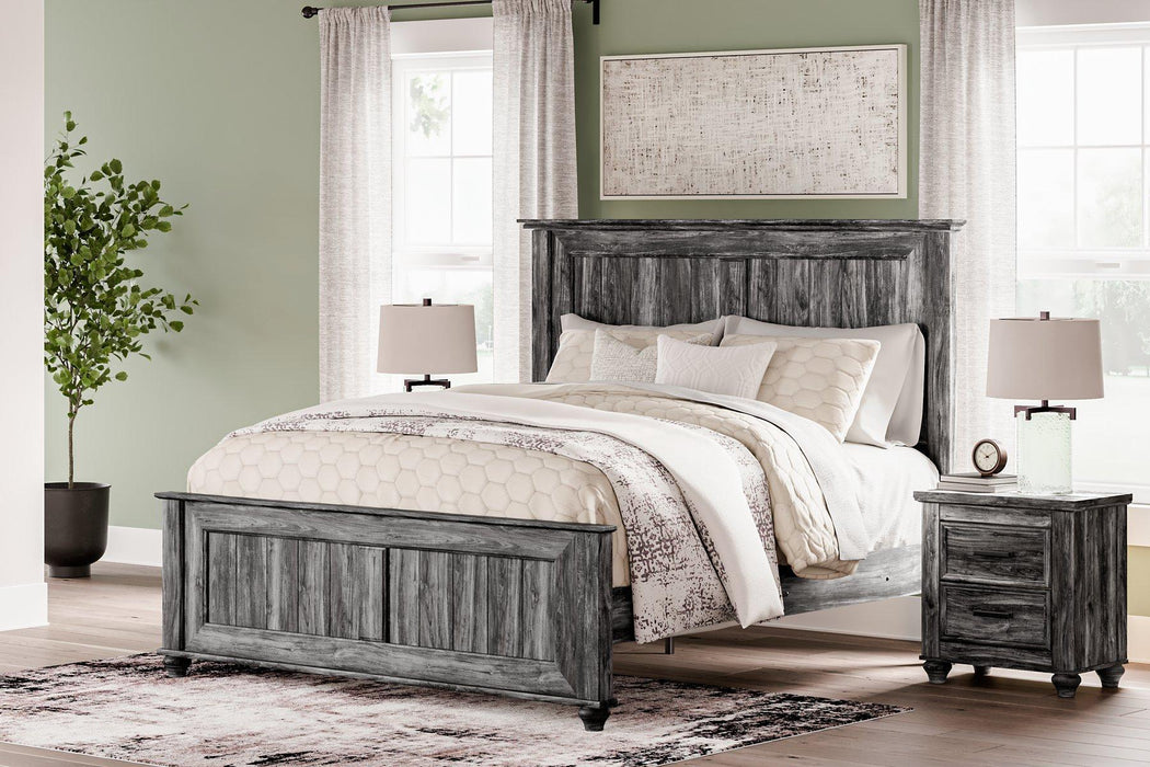 Thyven Panel Bed