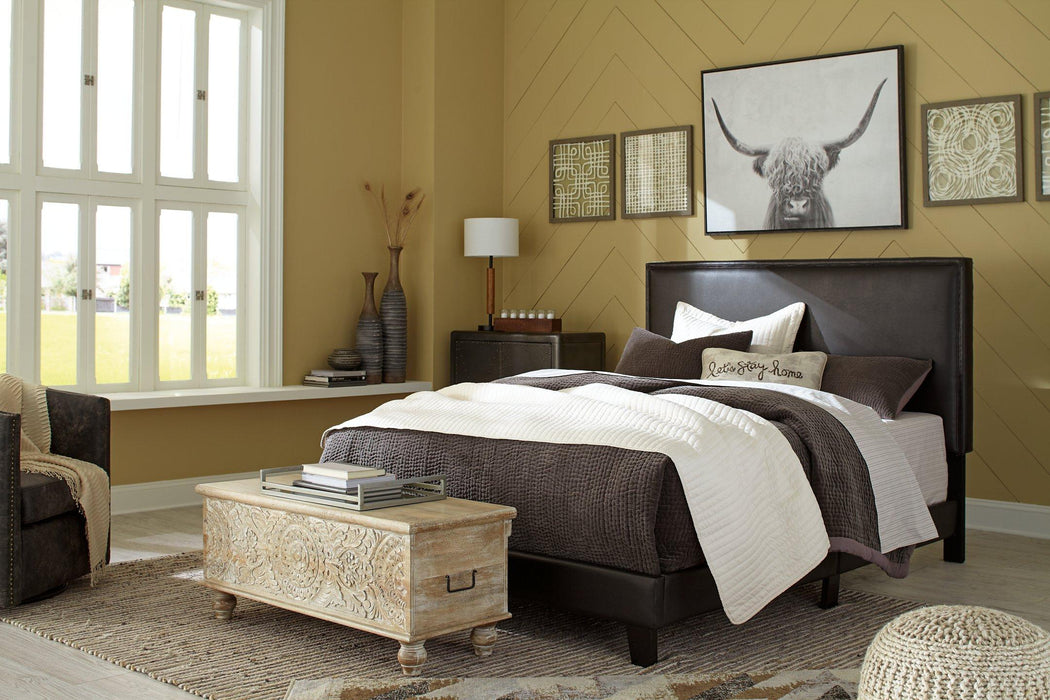 Mesling - Upholstered Bed