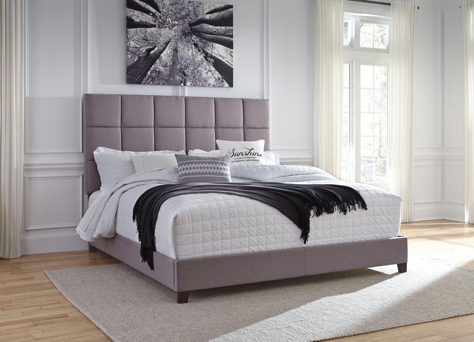 Dolante - Upholstered Bed